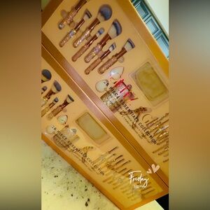 Glitz & Glam 28 Piece Essentials Makeup Brush Set